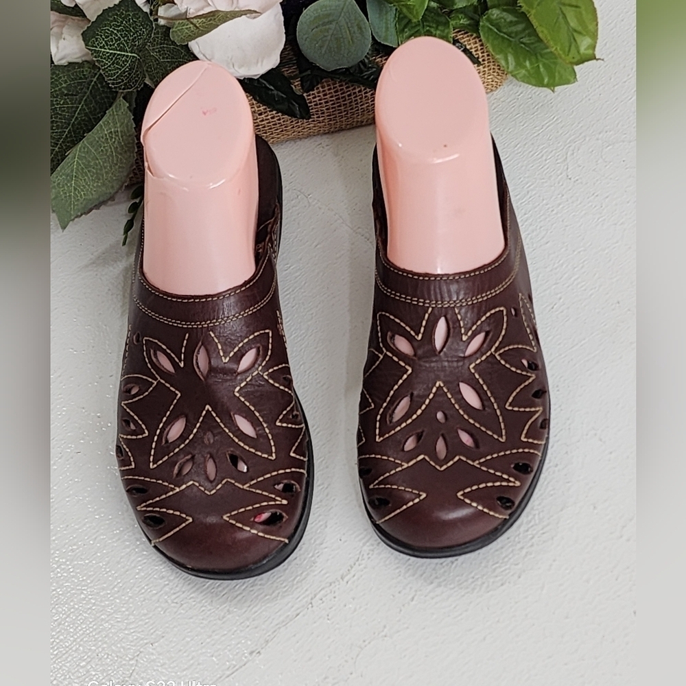 Minnetonka Brown Leather Slip-On Shoes